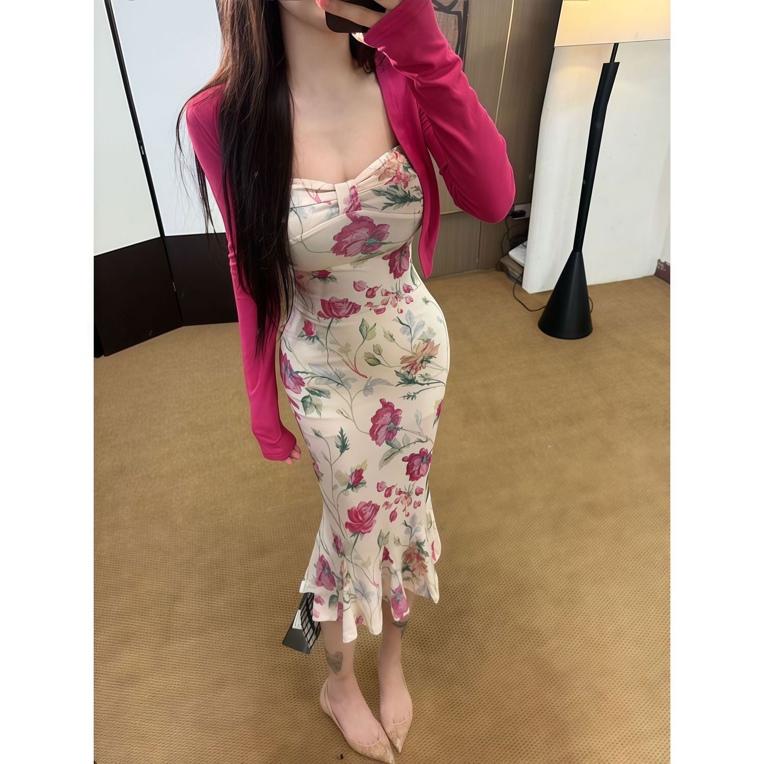 法式御姐气质印花抹胸吊带连衣裙女春季新款修身显瘦度假包臀长裙